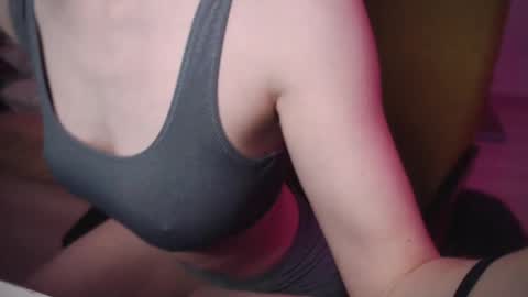 Snapshot of mollytucker chatting on February 2025 03:25:02 PM mollytucker online show from February 2025 03:25:02 PM