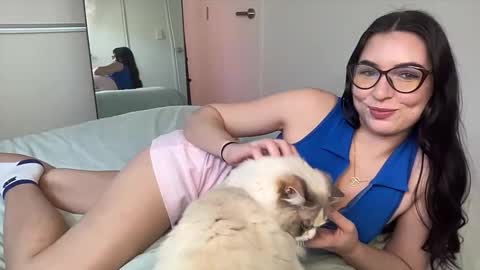 Molly online show from October 2025 11:22:02 PM