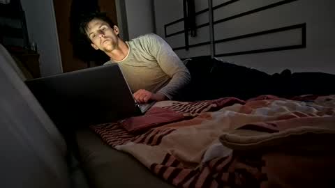 Snapshot of molnaratti14 chatting on January 2025 03:46:01 AM Oszkr online show from January 2025 03:46:01 AM