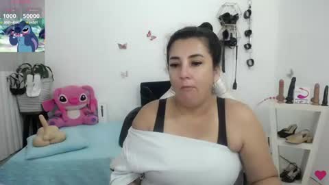 Snapshot of mom_17 chatting on June 2026 01:26:02 PM Celeste online show from June 2026 01:26:02 PM