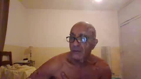 Snapshot of moment71200 chatting on November 2025 07:14:01 PM moment71200 online show from November 2025 07:14:01 PM