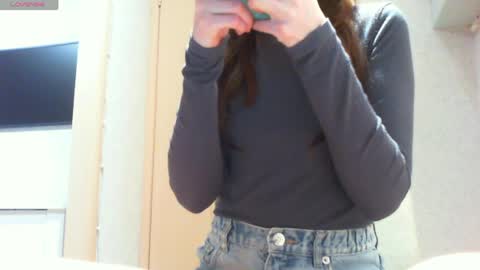 Snapshot of momentbeforedown chatting on March 2026 07:53:02 PM Hailey online show from March 2026 07:53:02 PM