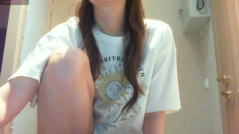 Snapshot of momentbeforedown chatting on April 2026 10:12:02 PM Hailey online show from April 2026 10:12:02 PM