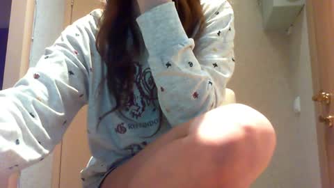 Snapshot of momentbeforedown chatting on May 2026 03:47:01 AM Hailey online show from May 2026 03:47:01 AM