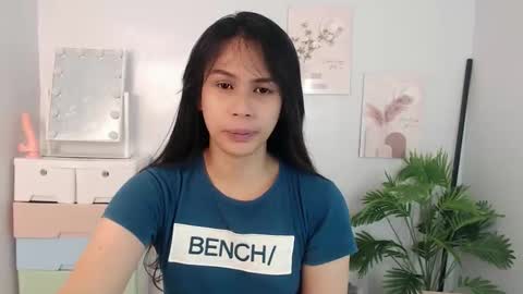 Snapshot of momi_khem019 chatting on September 2025 05:50:01 AM MOMIKHEM online show from September 2025 05:50:01 AM