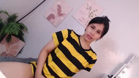 MOMIKHEM online show from April 2026 05:33:02 AM