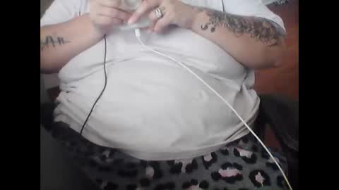 Snapshot of mommamia16 chatting on October 2025 02:20:01 PM Mia online show from October 2025 02:20:01 PM