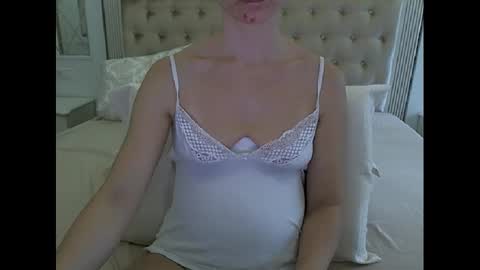 Snapshot of mommy4y chatting on December 2024 01:02:01 PM Amy online show from December 2024 01:02:01 PM