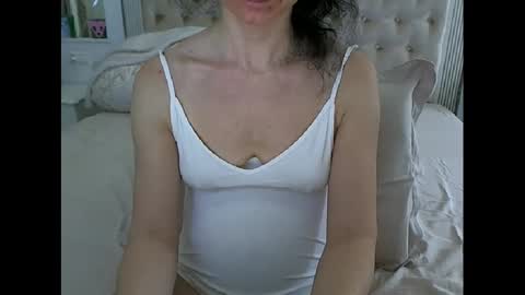 Snapshot of mommy4y chatting on February 2025 09:47:02 AM Amy online show from February 2025 09:47:02 AM