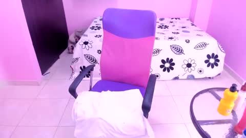 Snapshot of mommy_whore_slut chatting on September 2025 01:11:02 PM call me slut online show from September 2025 01:11:02 PM
