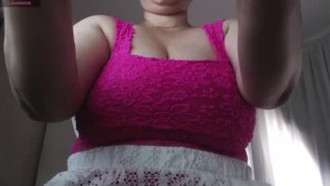 Snapshot of mommyissuess_ chatting on October 2025 12:14:02 PM Daphne online show from October 2025 12:14:02 PM