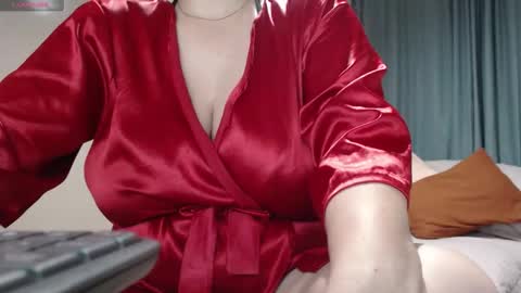 Snapshot of mommyissuess_ chatting on November 2025 12:20:02 AM Daphne online show from November 2025 12:20:02 AM