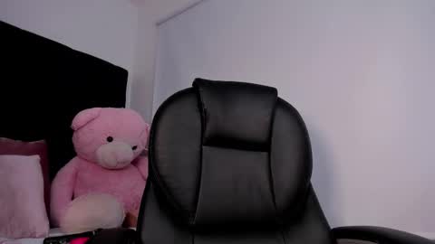 Momo  online show from February 2026 03:40:01 AM