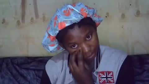Snapshot of momsdoll chatting on June 2026 03:44:01 AM momsdoll online show from June 2026 03:44:01 AM