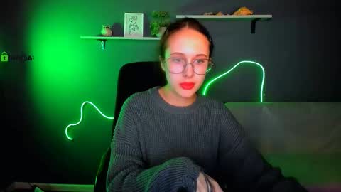 Mona  online show from October 2025 08:10:01 PM