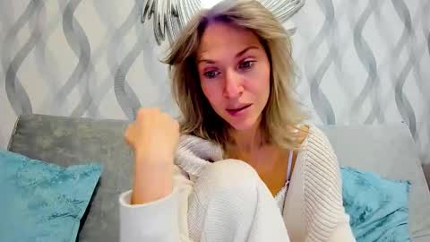 Mona online show from February 2025 04:59:02 PM