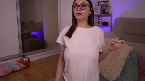 Mona Lisss online show from November 2025 12:38:01 PM