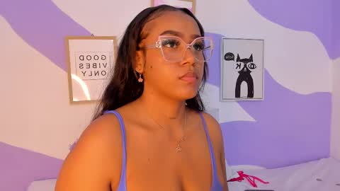 Snapshot of monaaxxx_ chatting on March 2025 03:40:01 PM MONAAXXX online show from March 2025 03:40:01 PM