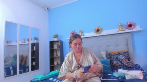 paola online show from December 2025 07:53:02 PM