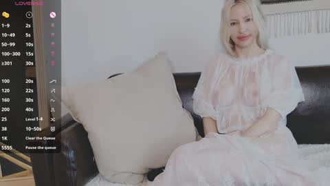 Snapshot of monet_stclair chatting on January 2025 03:23:01 PM PoppyPlayful online show from January 2025 03:23:01 PM