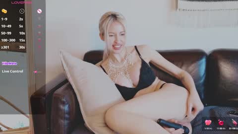 Snapshot of monet_stclair chatting on January 2025 05:37:02 PM PoppyPlayful online show from January 2025 05:37:02 PM