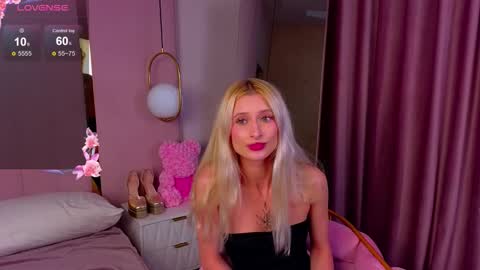 Snapshot of monica_len chatting on September 2025 06:57:02 AM Monica online show from September 2025 06:57:02 AM
