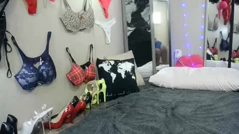 Snapshot of monica_lily chatting on June 2026 09:15:01 PM Monica online show from June 2026 09:15:01 PM