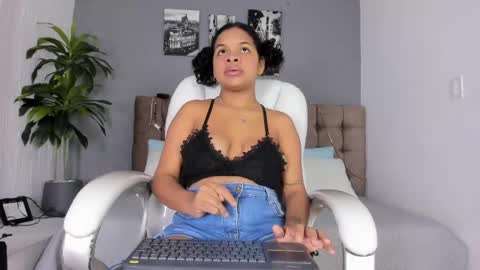 monica_robles_ online show from April 2026 08:09:01 PM