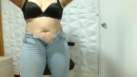 monickhot303av online show from December 2025 08:14:01 PM