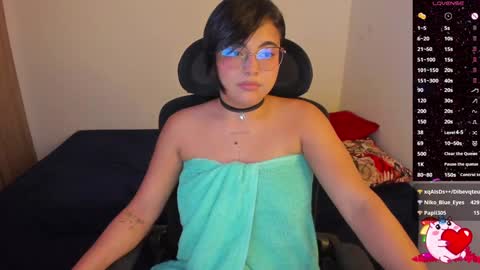 Snapshot of monielodge chatting on January 2025 05:16:01 AM Monie Help me reach 100 likes online show from January 2025 05:16:01 AM
