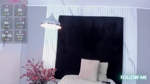 MONIK FOX online show from October 2025 07:47:01 PM