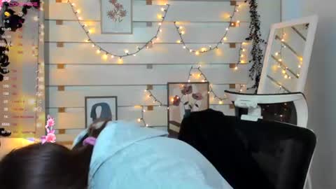 Monika online show from January 2026 01:57:02 PM