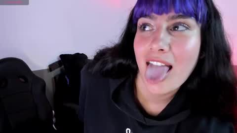 Lu online show from October 2025 04:43:01 AM