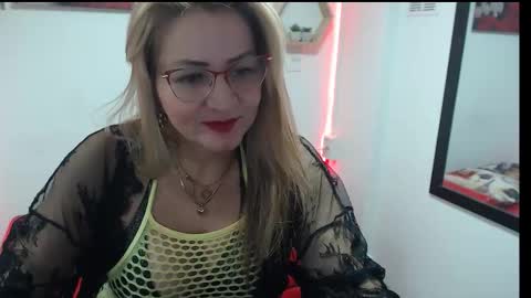 Snapshot of monserrat_diva chatting on September 2025 11:06:02 PM monserrat_diva online show from September 2025 11:06:02 PM