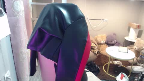 ELYSE A SIMPLE GIRL online show from September 2025 02:39:02 PM