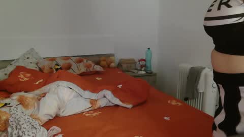 Monse online show from February 2025 09:37:01 AM