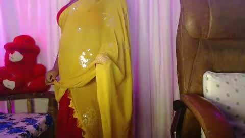 Snapshot of moody_maya chatting on October 2025 11:44:02 AM Maya online show from October 2025 11:44:02 AM