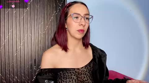 moolly_evanz online show from April 2026 02:53:01 PM