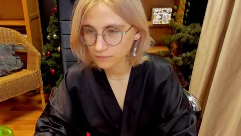 Snapshot of moon13152 chatting on December 2024 12:33:02 AM Katrin online show from December 2024 12:33:02 AM