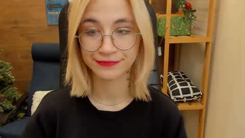 Snapshot of moon13152 chatting on December 2024 01:10:01 AM Katrin online show from December 2024 01:10:01 AM