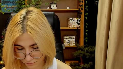 Snapshot of moon13152 chatting on December 2024 12:32:02 AM Katrin online show from December 2024 12:32:02 AM