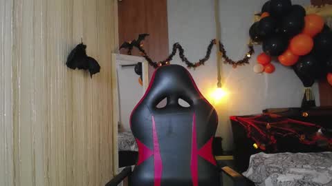 moon_and_fire_ online show from October 2025 03:07:02 AM