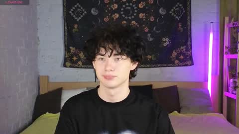 moon_gloww online show from February 2026 05:53:01 PM