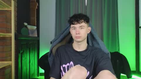 moon_gloww online show from February 2026 05:08:02 AM