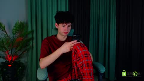 moon_gloww online show from April 2026 04:59:02 PM