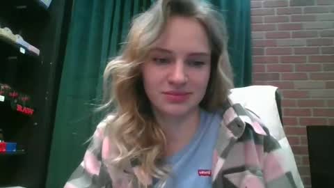 Snapshot of moon_light_girl chatting on February 2025 11:12:02 PM moon_light_girl online show from February 2025 11:12:02 PM
