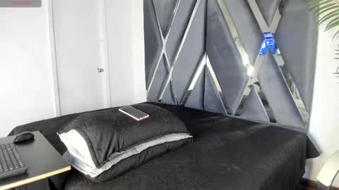 Luna  online show from September 2025 02:22:02 PM