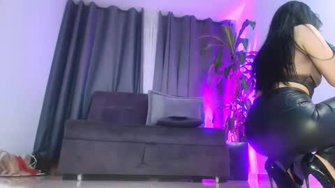 MOON online show from November 2025 12:53:01 AM