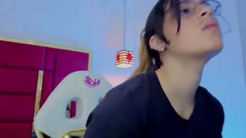 Snapshot of moon_winy chatting on June 2026 11:31:01 AM Winy online show from June 2026 11:31:01 AM