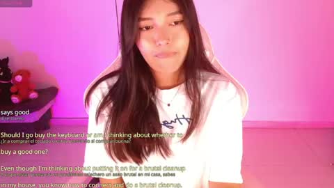 Snapshot of moonbella_bell chatting on May 2026 08:50:02 PM bell online show from May 2026 08:50:02 PM